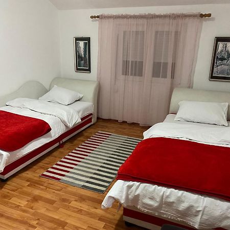 Apartmani Breze 포드고리차 외부 사진