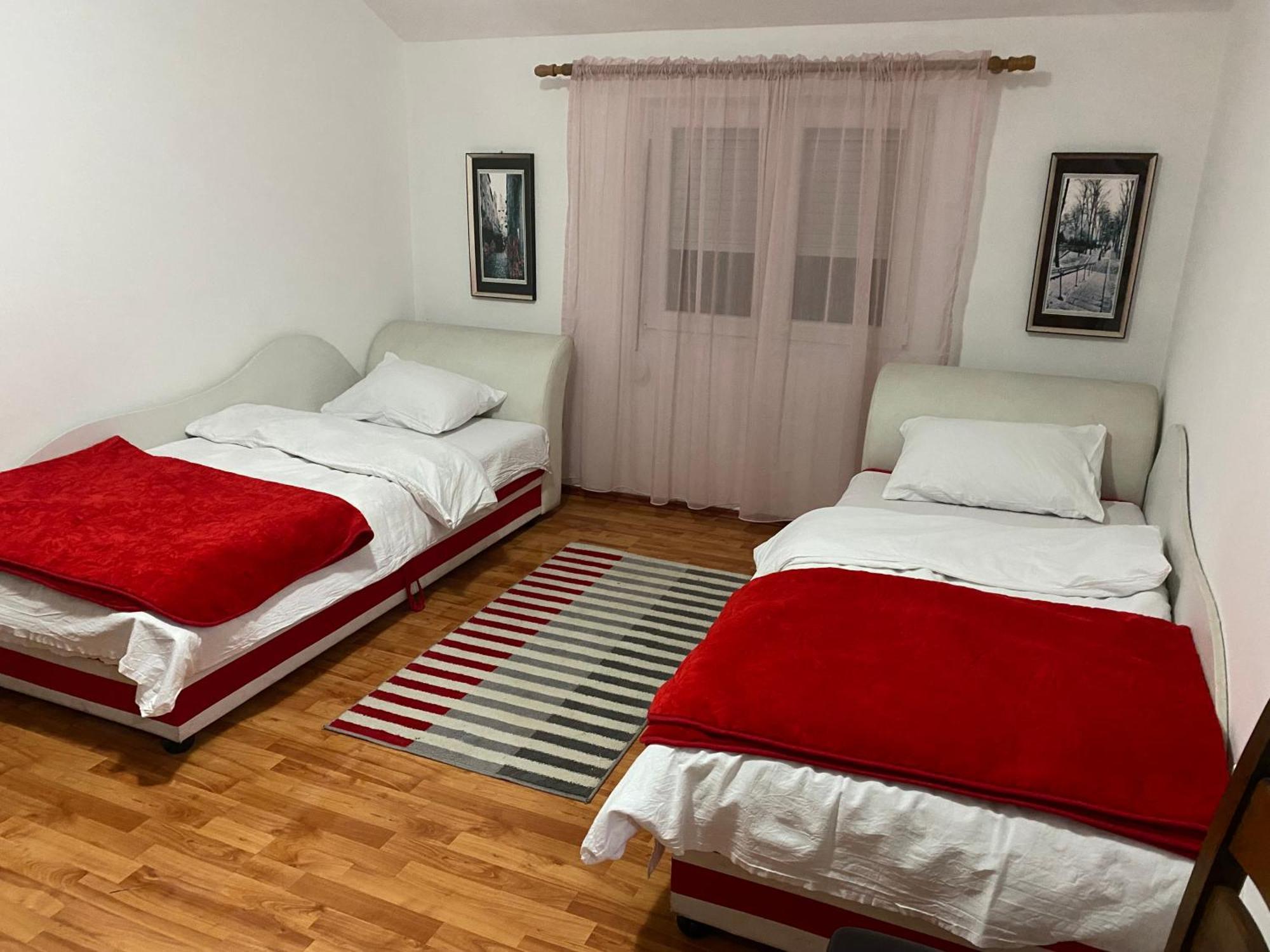 Apartmani Breze 포드고리차 외부 사진